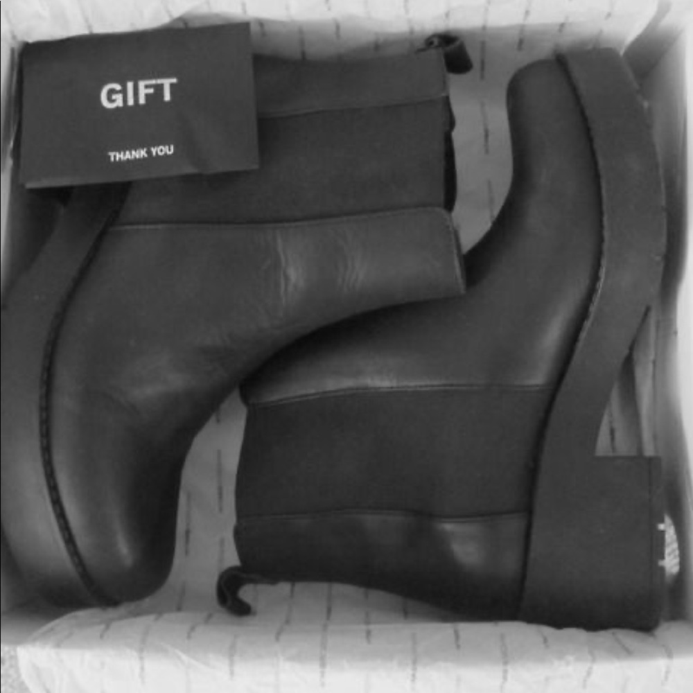 EAGAR Windsor Smith chelsea boots
